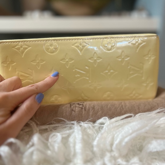 **SOLD** Louis Vuitton Vernis Perle Reade PM Authentic with dust bag - Picture 15 of 16